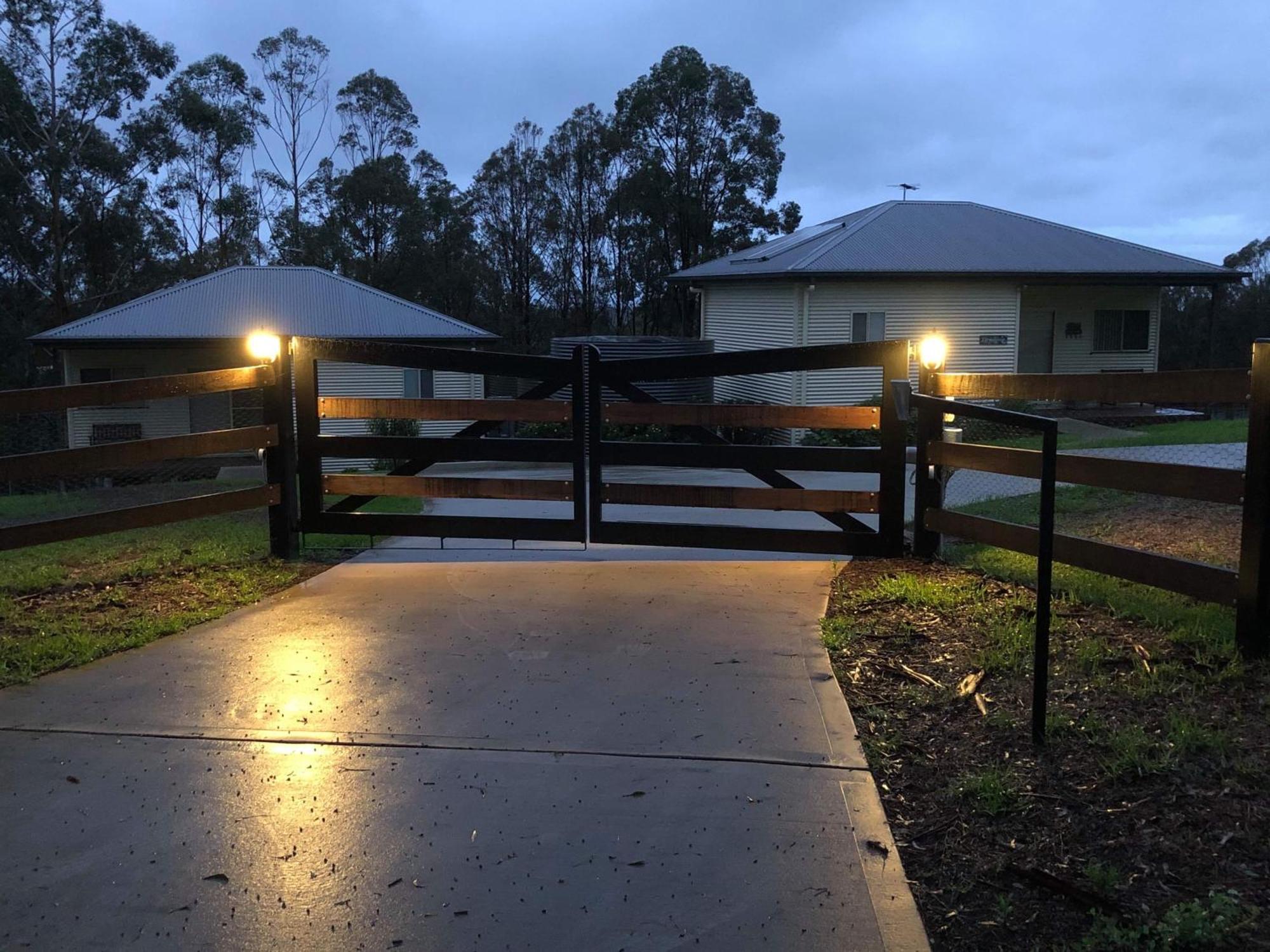 Blueberry Hills On Comleroy Farmstay - Self-Contained Cottages Kurrajong Room photo