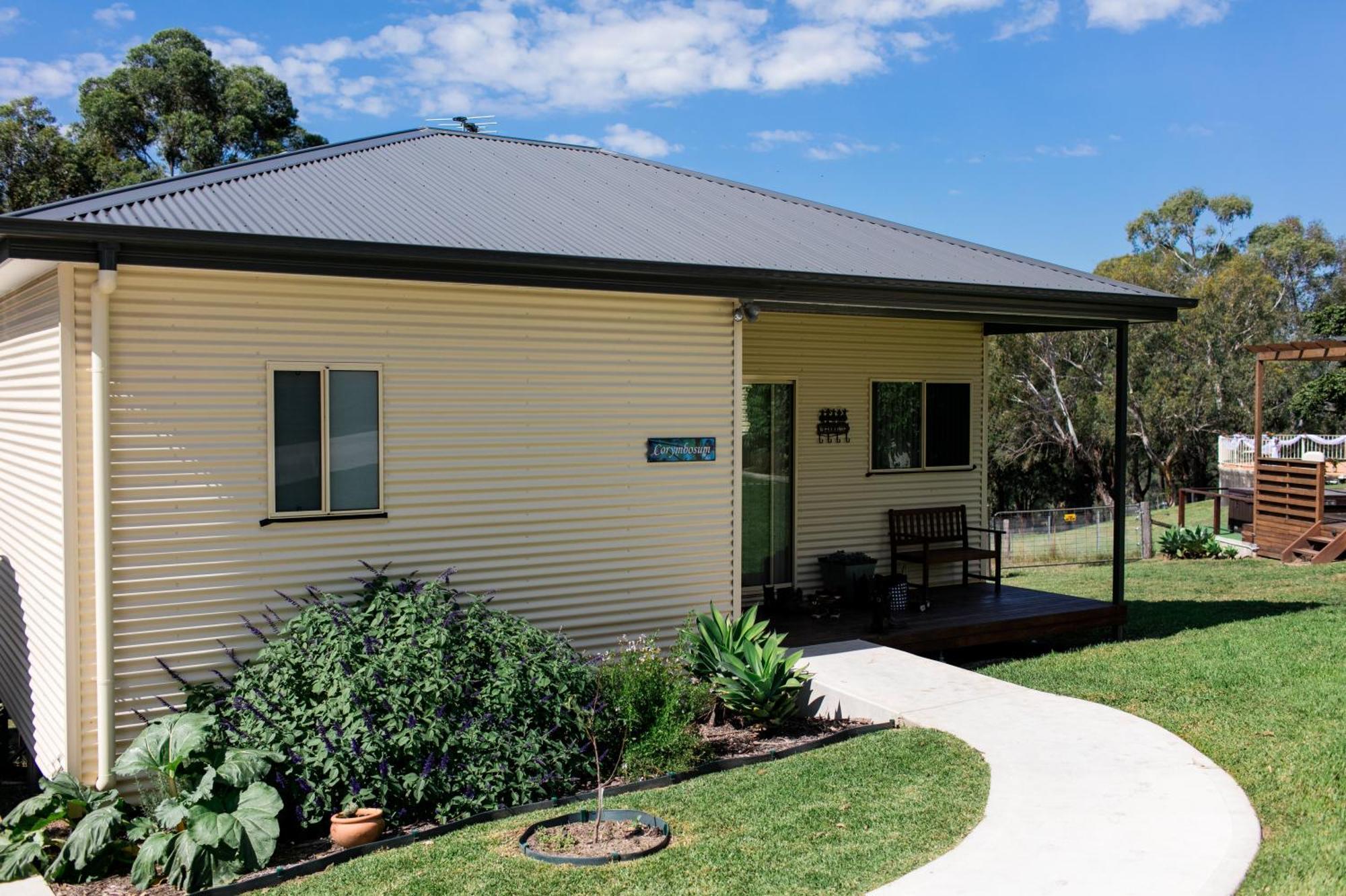 Blueberry Hills On Comleroy Farmstay - Self-Contained Cottages Kurrajong Room photo